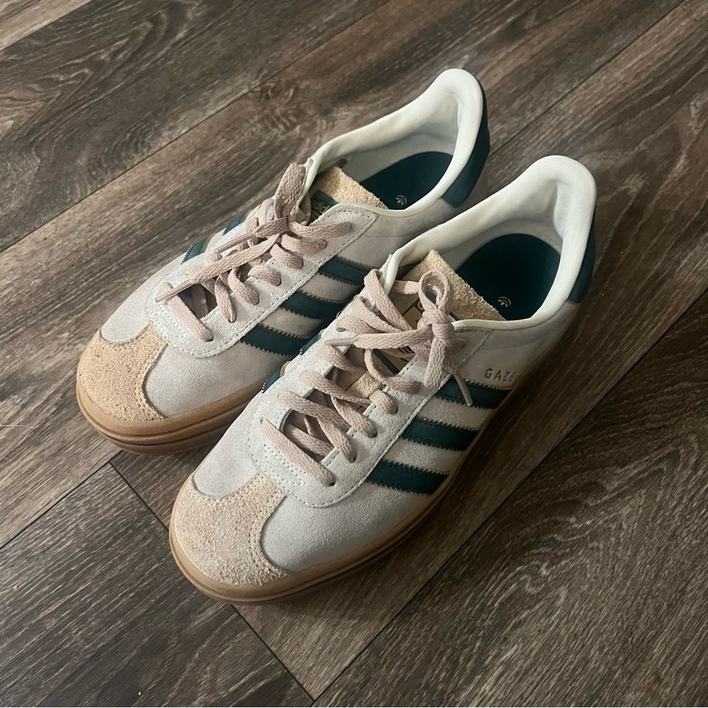 Adidas Gazelle Bold
Magic Beige Collegiate Green (Women's)